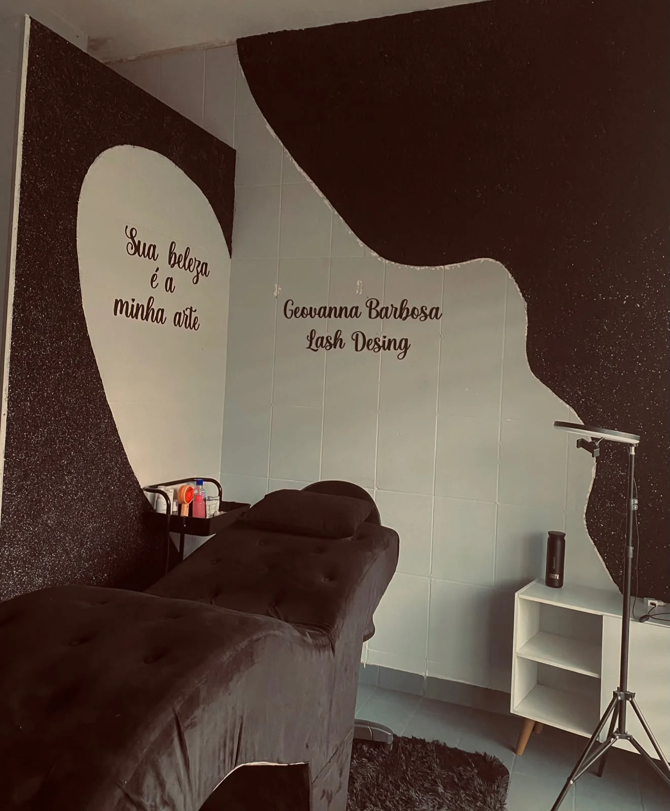 Interior acolhedor do Studio Geovanna Beauty em Suzano