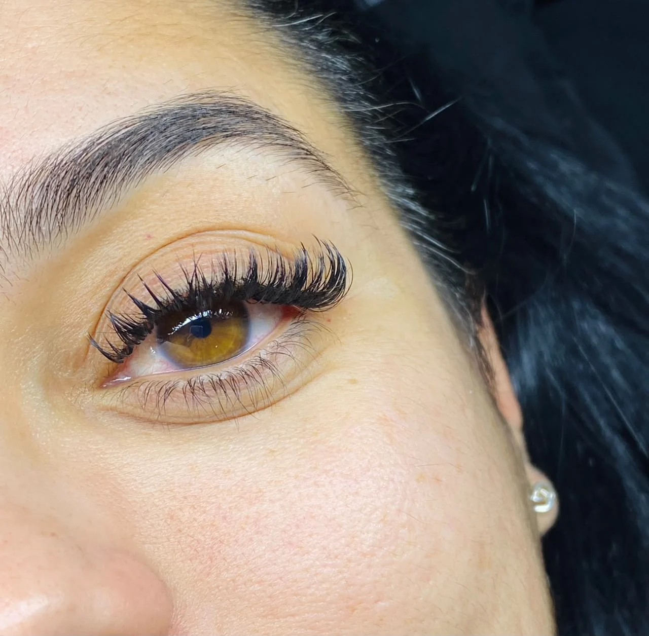 Cílios Volume Aura realizados pelo Studio Geovanna Beauty