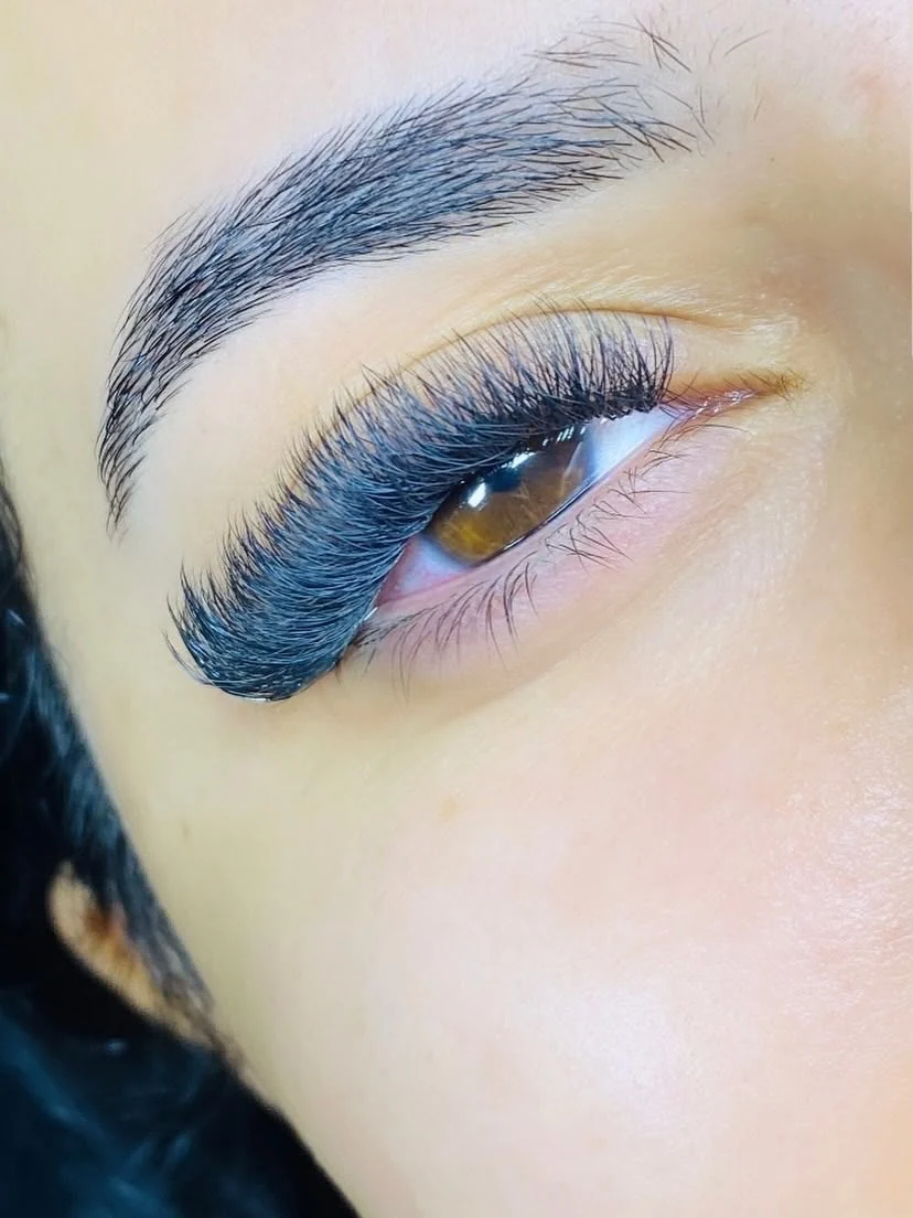 Cílios Volume Egípcio 4D realizados pelo Studio Geovanna Beauty