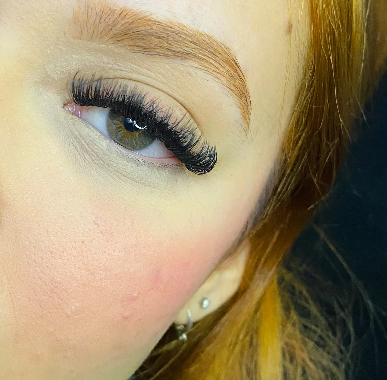 Cílios Volume Uline realizados pelo Studio Geovanna Beauty